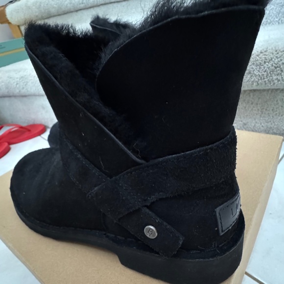 UGG Zariyah Water Repellent Ankle Bootie (Women) Size 7.5 - BLACK   NEW - Picture 2 of 14